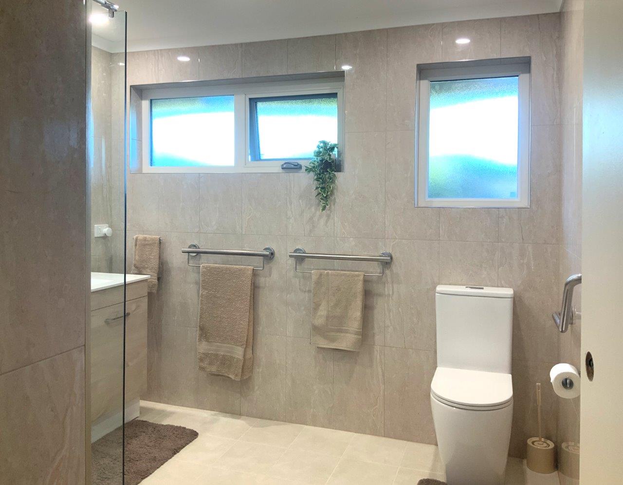 Hallet-Cove-Large-Accessible-Bathroom-